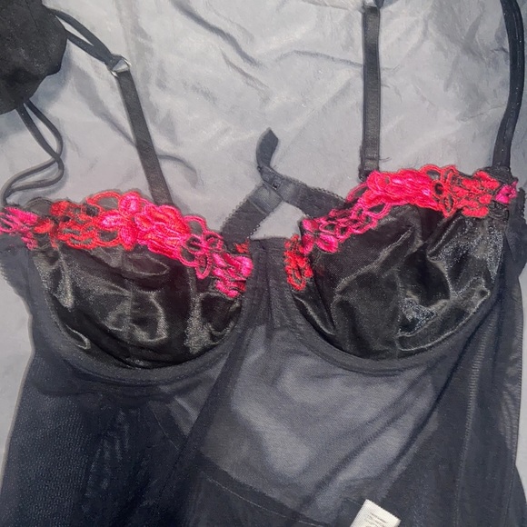 Under lingerie just thought these two pieces matched well together - Picture 2 of 3